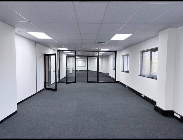 739M² OFFICE TO LET IN MIDRIDGE PARK